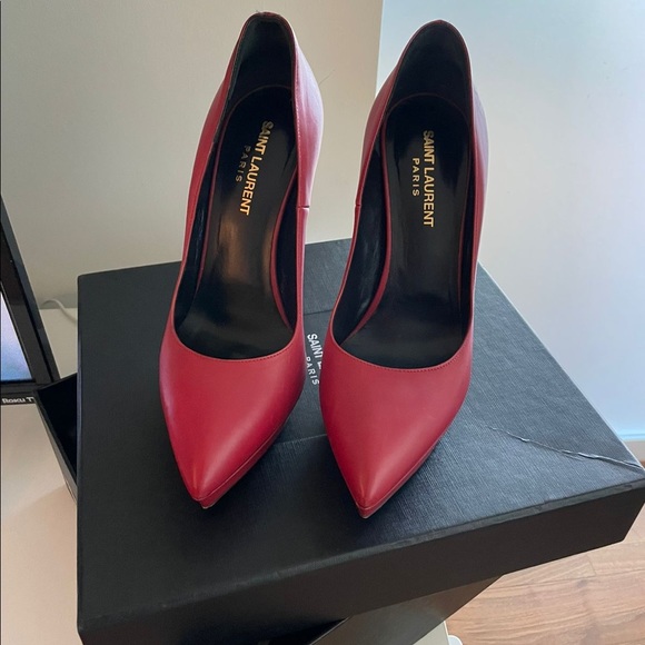 Saint Laurent pumps heels with box, one time dressed
Size: 38 Us 8 - Picture 3 of 3